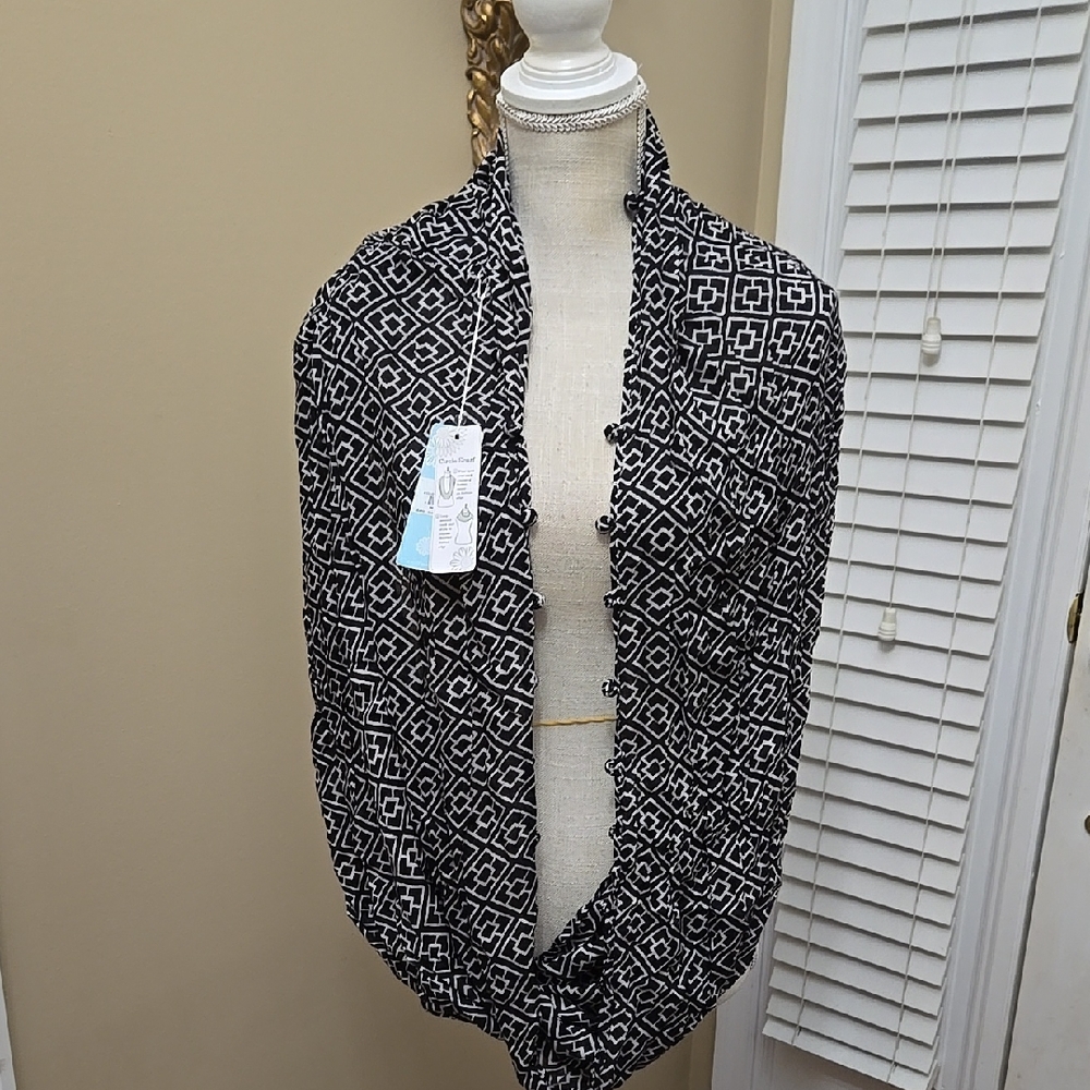Mud Pie Bag Lady Black White Geometric Patterned Circle Scarf Button trim NEW…